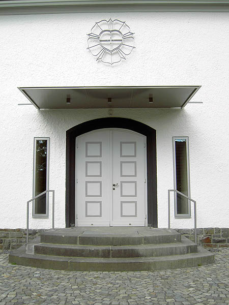 Evangelische Kirche Bensberg, Neugestaltung des Innenraumes, Portal