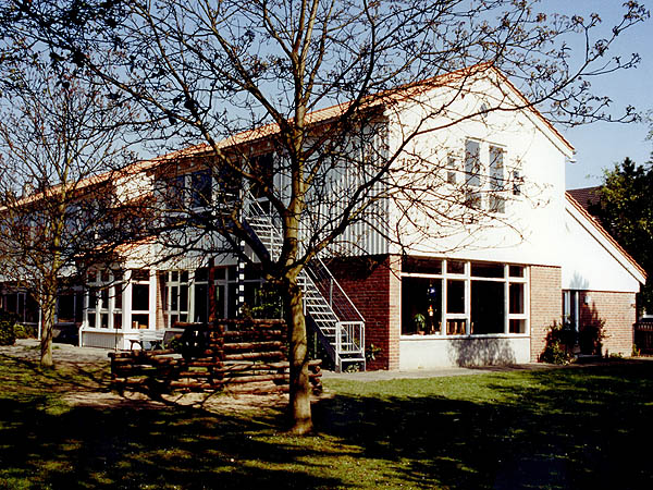 Aufstockung eines bestehenden Kindergartens: St. Elisabeth, Bergisch Gladbach-Refrath